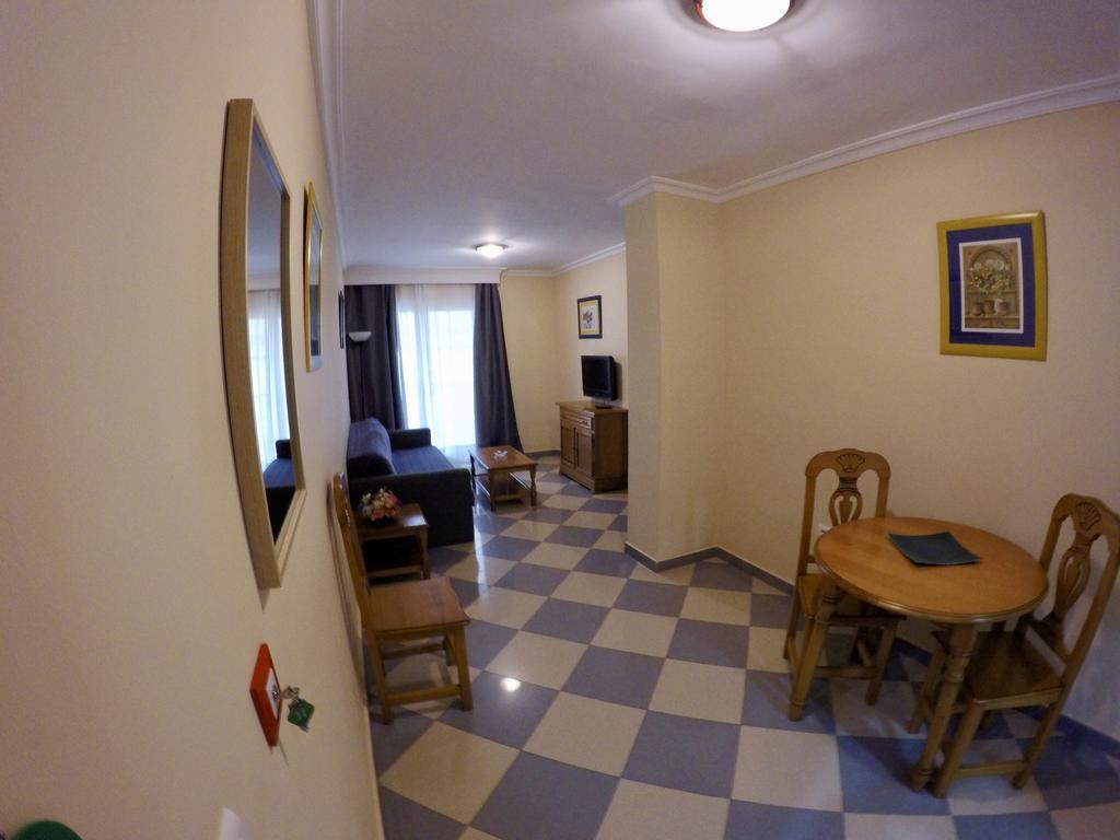 טורמולינוס Apartamentos Nina De Oro מראה חיצוני תמונה