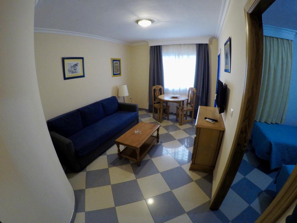טורמולינוס Apartamentos Nina De Oro מראה חיצוני תמונה